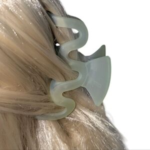 🍁 3/$15 Boutique Pastel Squiggle Hair Clip